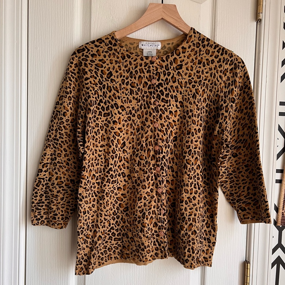 🌸 White Stag Leopard Cardigan Size L